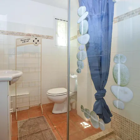 Feriehus 2 Bedroom Lovely In Piscia Rossa *