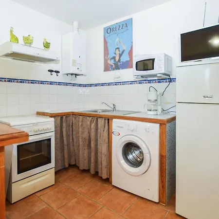 2 Bedroom Lovely In Piscia Rossa Feriehus Afa