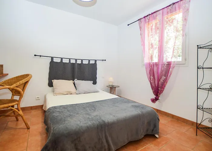 2 Bedroom Lovely In Piscia Rossa *