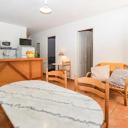 Semesterbostad 2 Bedroom Lovely In Piscia Rossa Afa