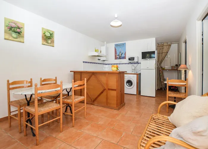 Hébergement de vacances 2 Bedroom Lovely In Piscia Rossa *