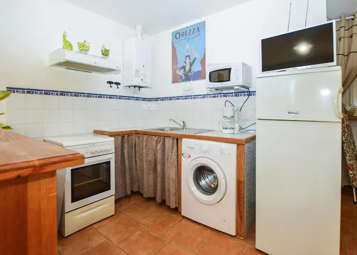 2 Bedroom Lovely In Piscia Rossa Hébergement de vacances Afa