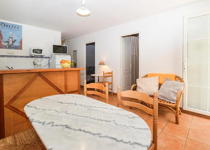 Hébergement de vacances 2 Bedroom Lovely In Piscia Rossa Afa